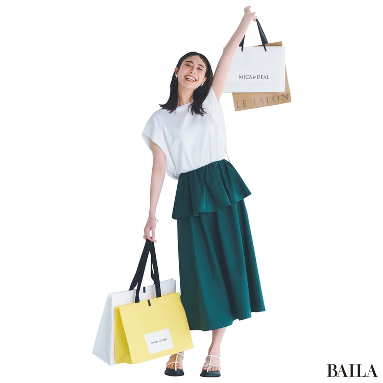 ワンツーコーデを洗練させるペプラムスカート【BAILA今日のコーデ】