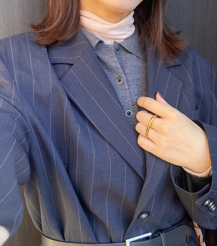 ユニクロの「メリノポロセーター」グレー寄り写真