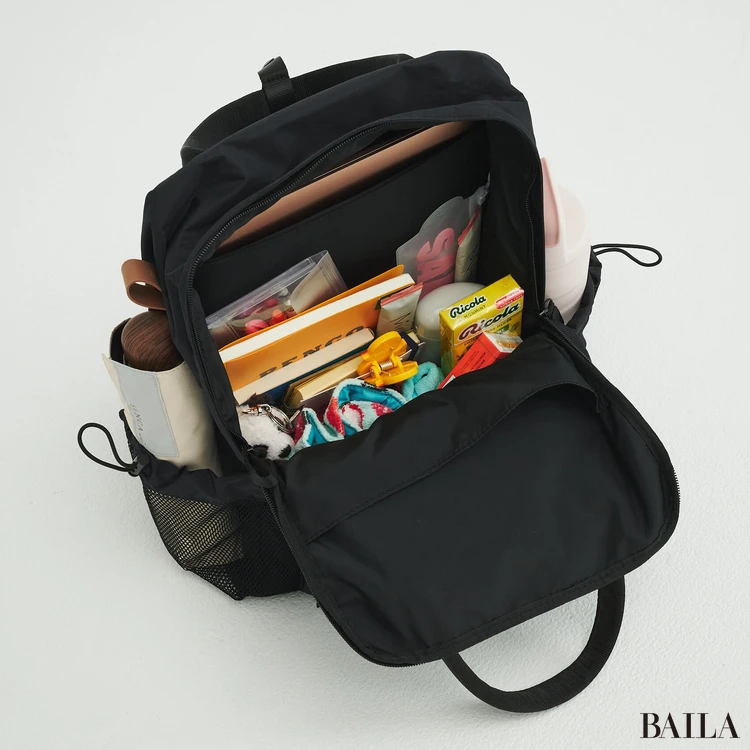 レペット　リュック　収納力　通勤グッズをバッグに入れた様子