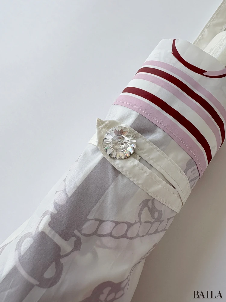 収納袋のボタンがスワロフスキー