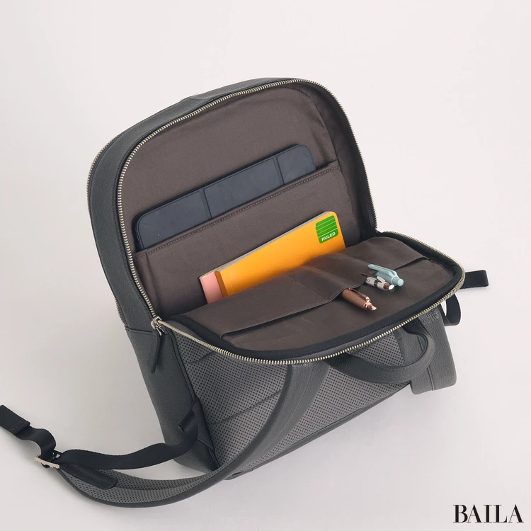 アタオ　防水ビジネスリュック　構造