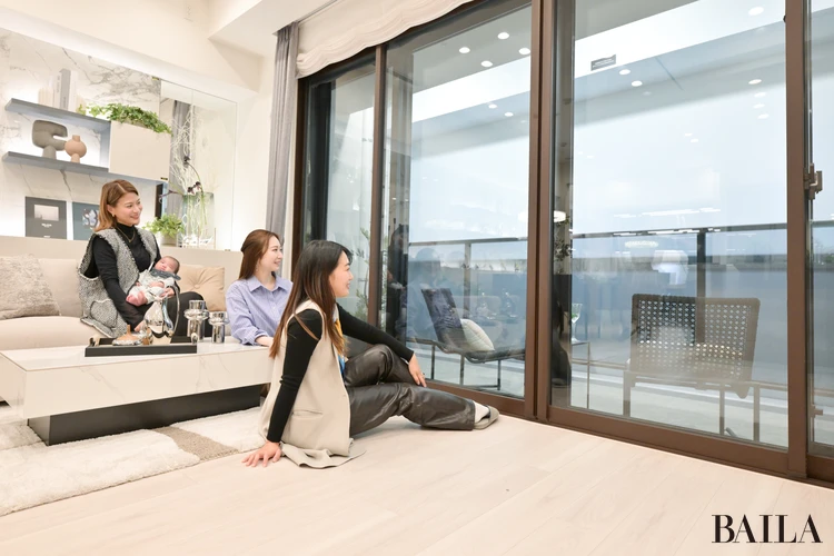 W CITY TOWERS　蕨　モデルルーム　リビングルーム　ダイレクトウインドウ