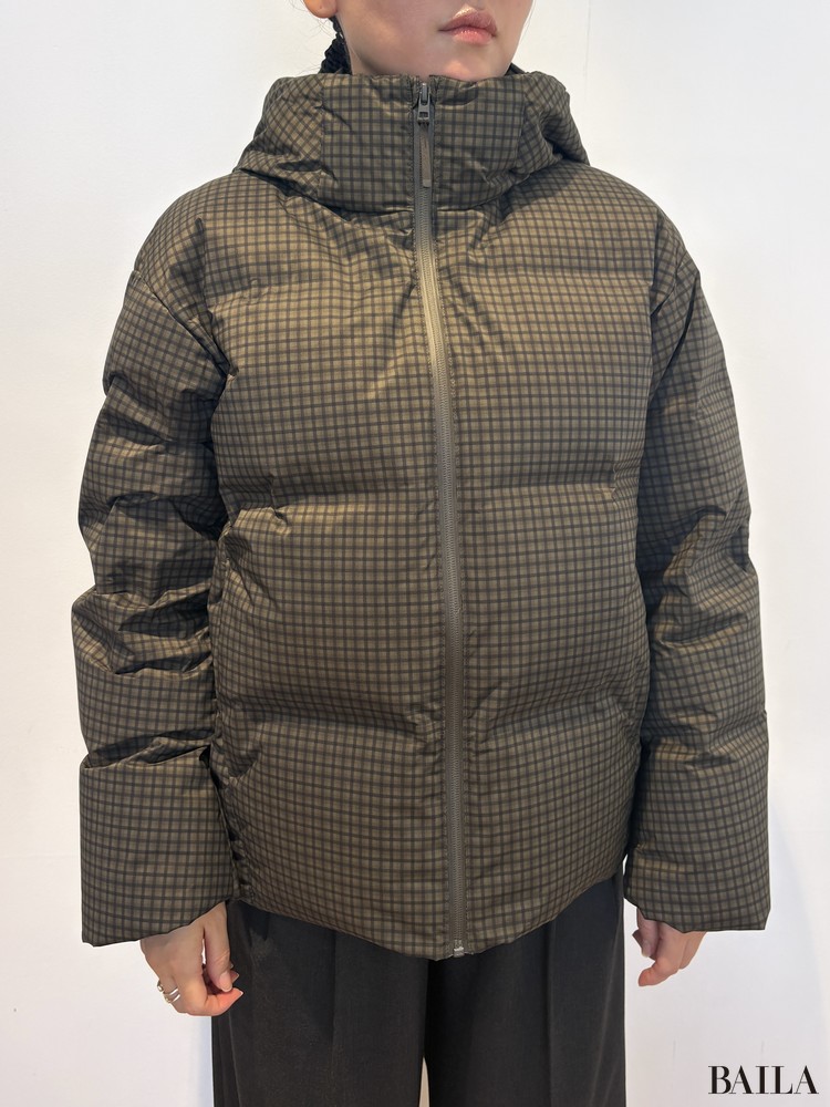 「シームレスダウンパーカ」￥14900　正面