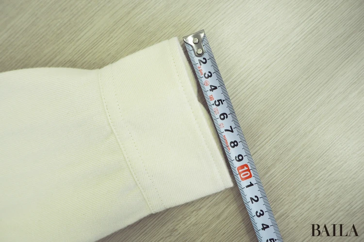 袖の筒幅：約10.5cm　身長162cm ユニクロ フランネルシャツー オフホワイト Lサイズ 正面　サイズ感