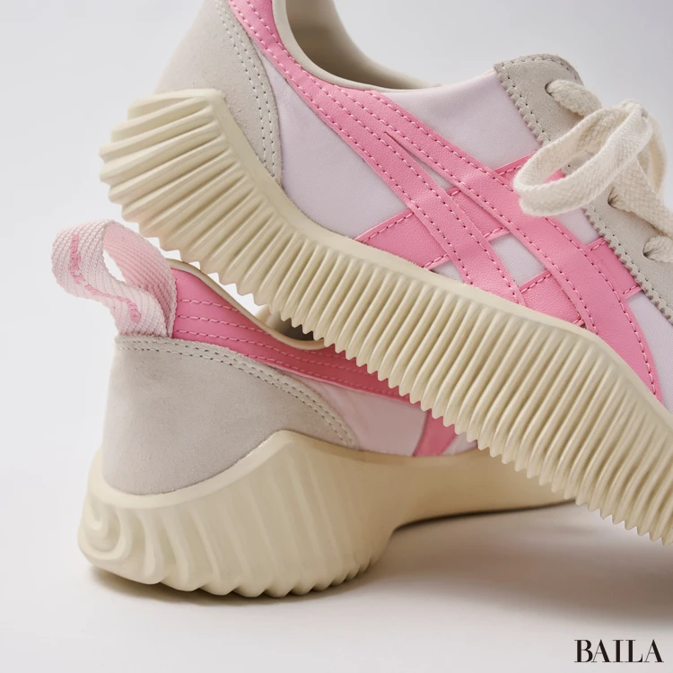 オニツカタイガーのスニーカー　薄底スニーカー　ACROMOUNT