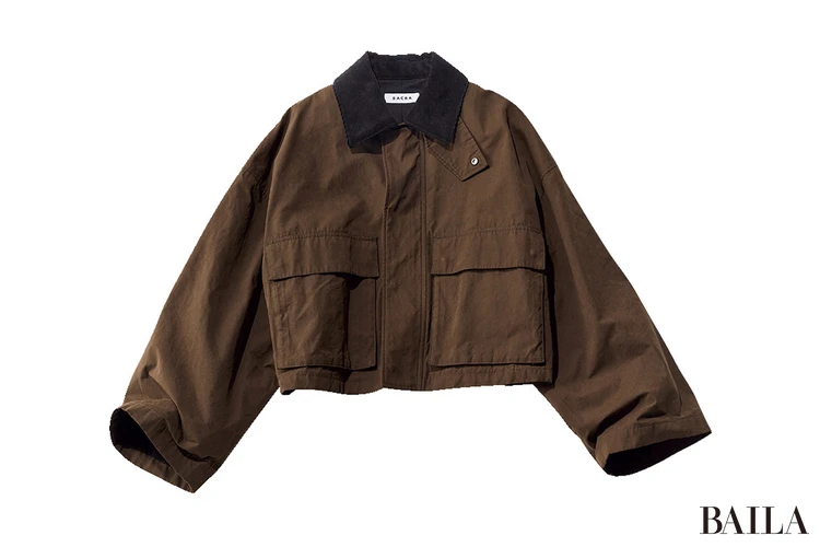 ジャケット￥86900／インターリブ（サクラ）