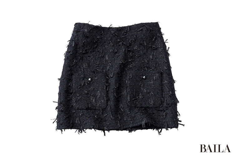 スカート￥121000／マディソンブルー　