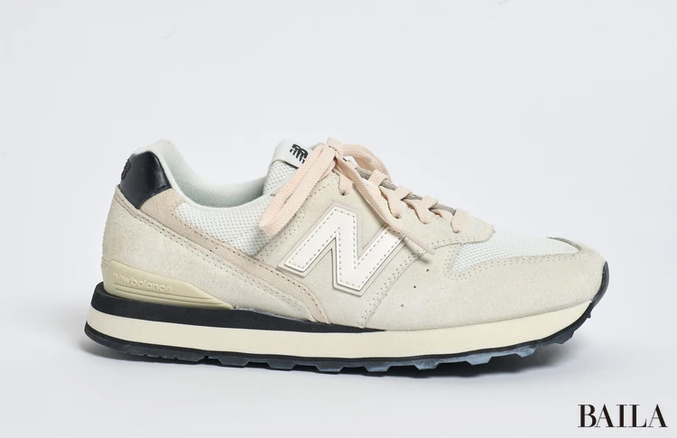 ニューバランスのスニーカー　歩きやすい　WL996T