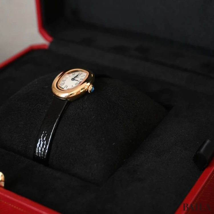 カルティエの腕時計 ベニュワール ウォッチ（ミニモデル）　フェイスの寄り