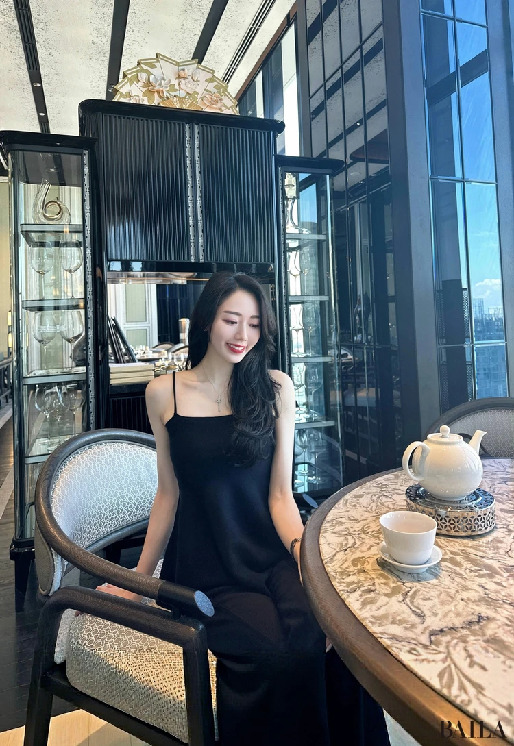 中村あんなさん ホテル女子会コーデ