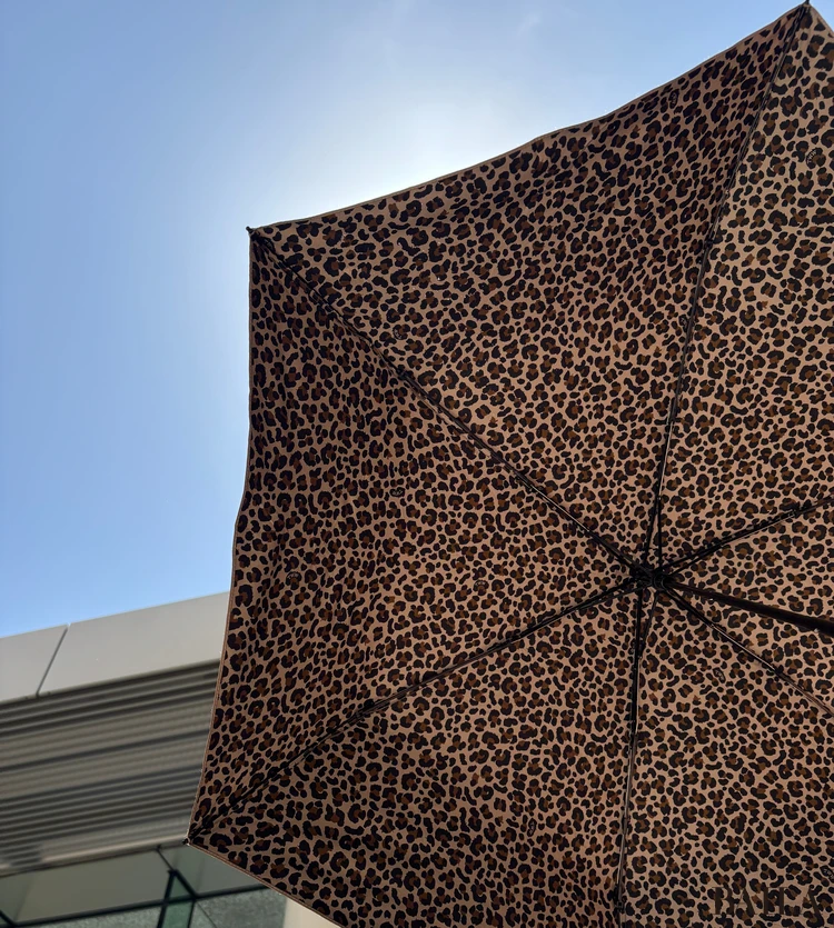 トラディショナル ウェザーウェア）の折りたたみ傘「ライト ウェイト アンブレラ ベージュ×レオパード」　遮光性