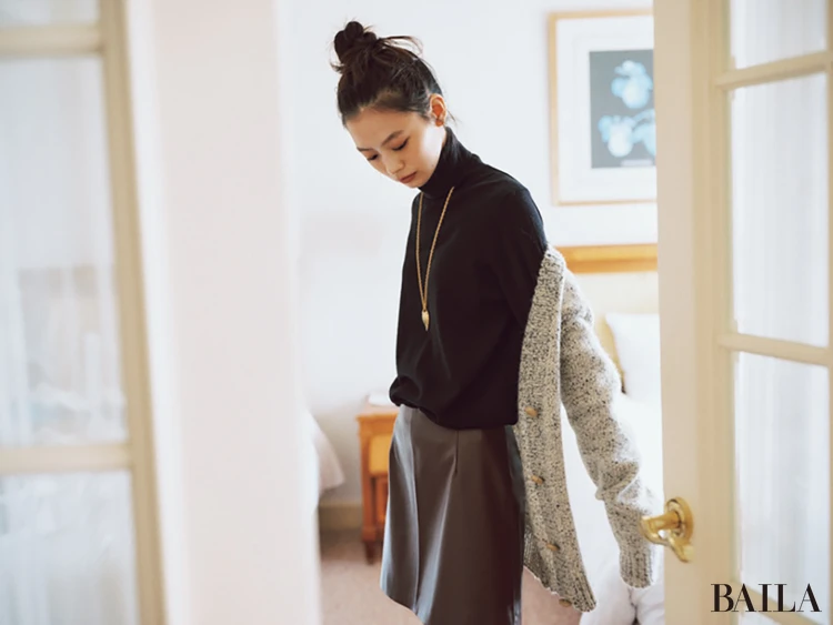 この秋冬、カーディガンを選ぶなら、周りと差がつく「ベーシックカラーの多色編み」を!_3