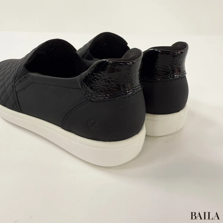 エコー　スリッポンスニーカー　バックデザイン