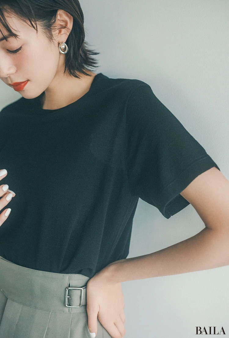 ウールTシャツ　通勤コーデ　佐藤栞里