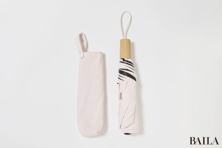 ユニクロの日傘　UVカットコンパクトアンブレラ遮熱