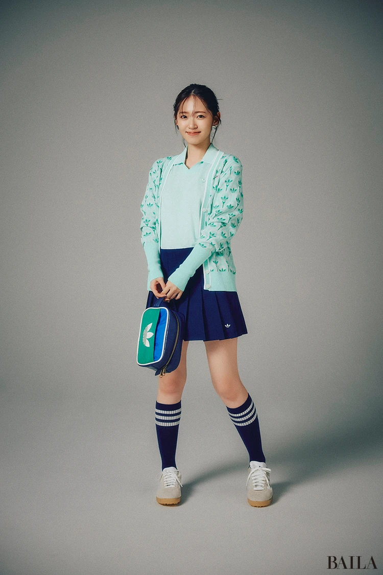 アディダスゴルフ ゴルフウエアを着た鈴木愛理