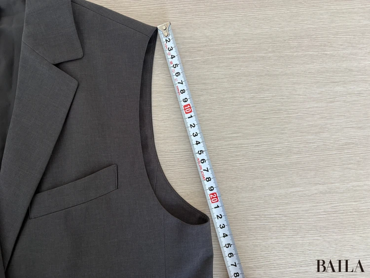 袖の筒幅（腕のつけ根の幅）：約22cm