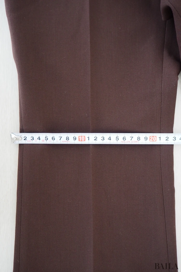 ひざ位置の幅(一番細い部分):約23cm