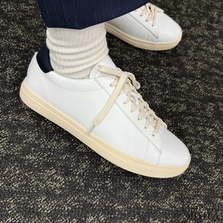 CLAE BRADLEY ESSENTIALS 履いた様子