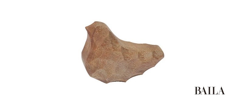 触れると不規則に揺れる手彫りの木製バード