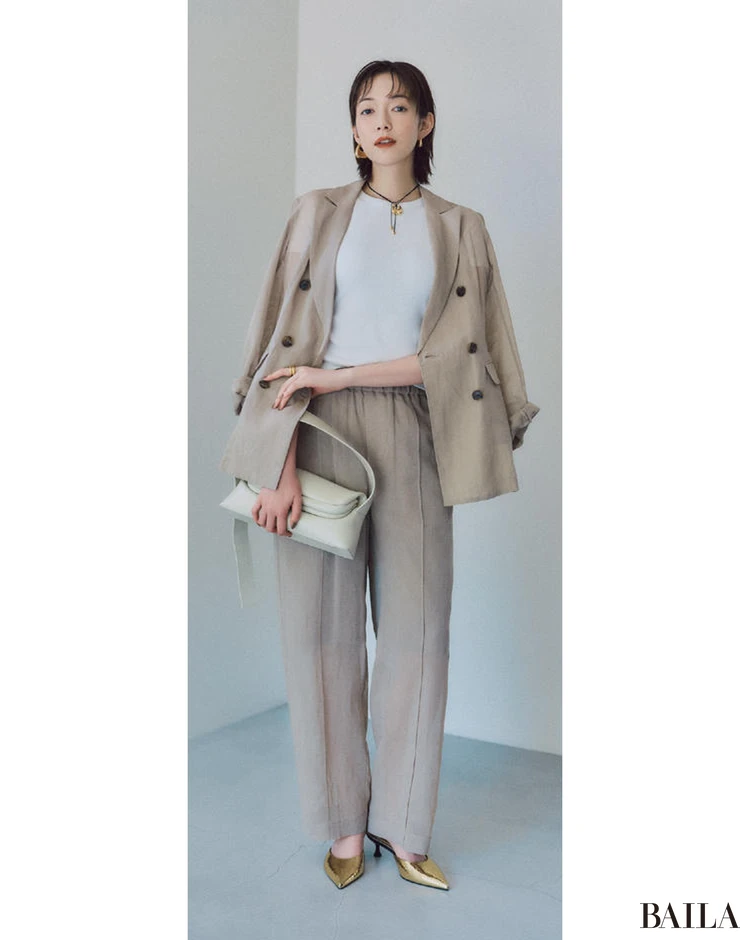 【AFTER WORK】プライベートでは肩羽織り+アクセ盛り