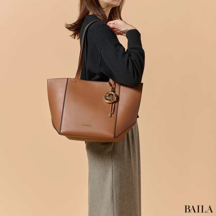 マイケル マイケル・コース　JORDI コンバーチブル シンチ トート ミディアム　サイズ感