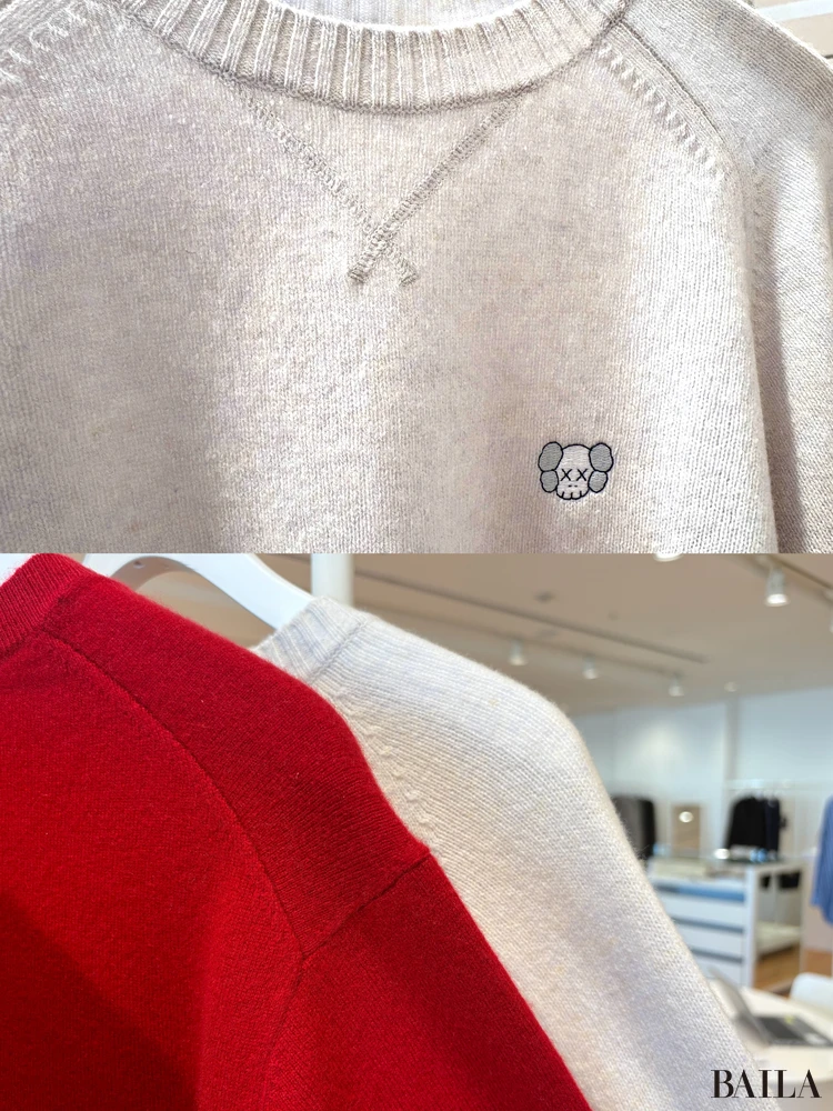 ラムクルーネックセーター(¥3990)/KAWS WINTER(ユニクロ)
