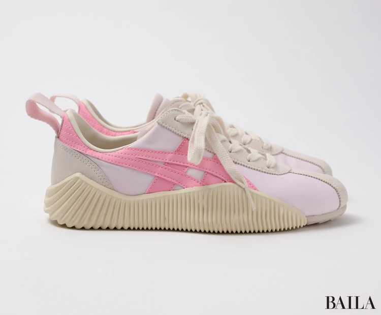 オニツカタイガーのスニーカー　アクロマウント　歩きやすいスニーカー