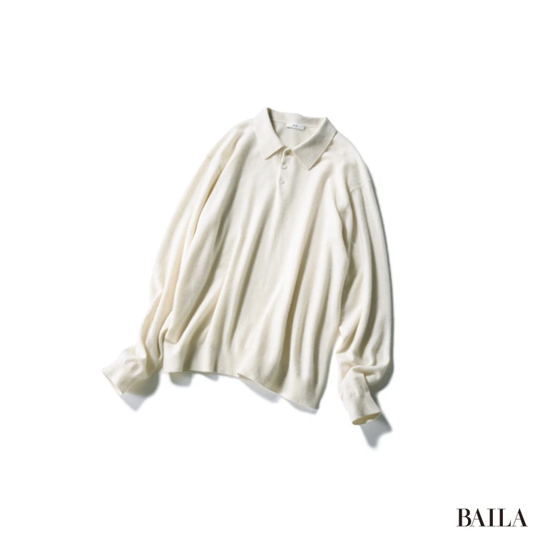 少しのハリ感のおかげできちんとした印象もゲット。鮮やかなタートルをレイヤードして遊ぶのもおすすめ。￥81400／エイトン青山（エイトン）