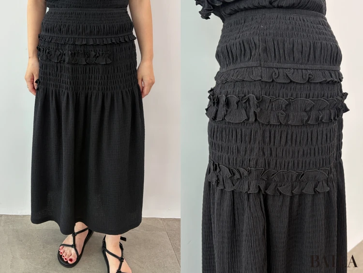 甘さを抑えた大人シルエット「シャーリングスカート」￥4990