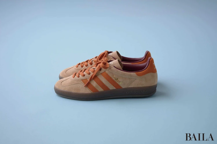 「アディダス オリジナルス」のGAZELLE INDOOR 横画像