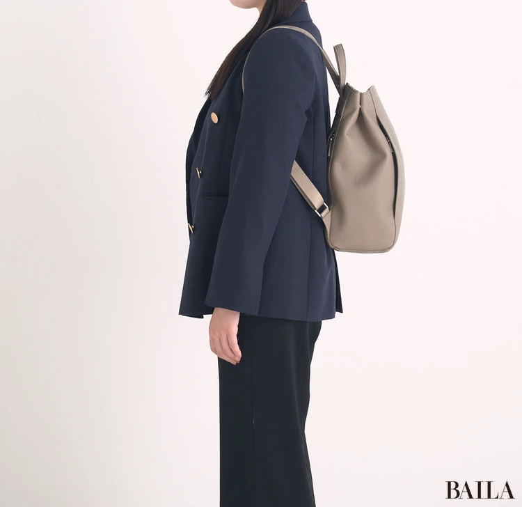 　「スーツセレクト（SUIT SELECT）」のリュック　着用感　サイド