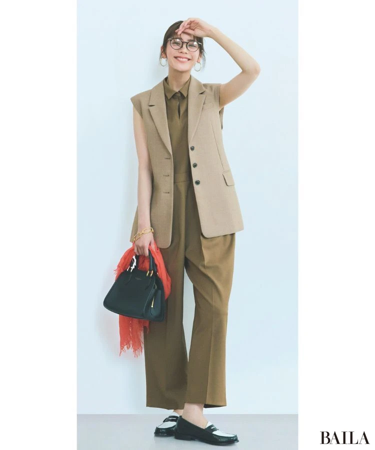 「オールインワン」の上からサラッと羽織れば上級者顔に