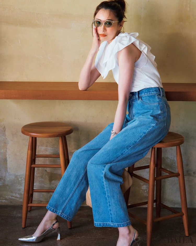 甘トップスの日、ボトムは抜け感重視で【BAILA今日のコーデ】