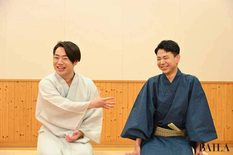 中村鷹之資と尾上左近、歌舞伎『刀剣乱舞』のインタビュー　話している様子