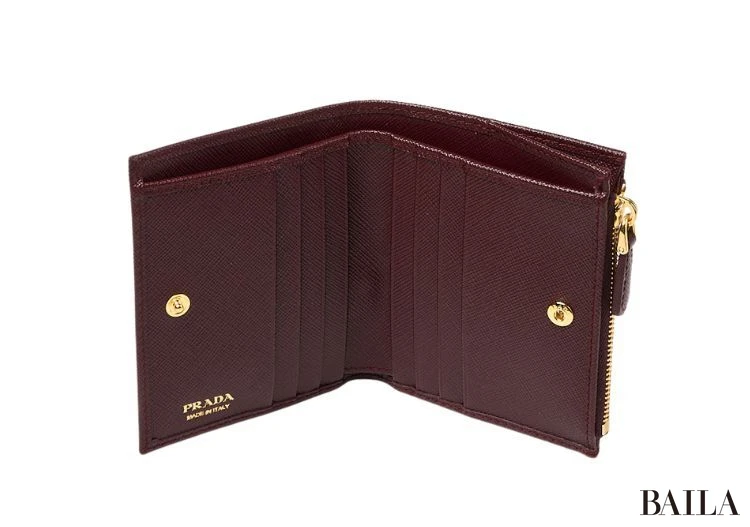 PRADA 財布の中