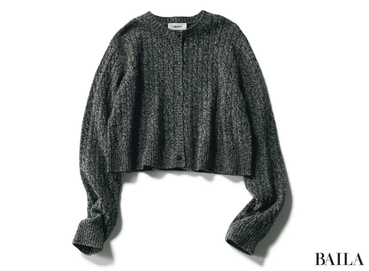 多色編みに加えリブが施されていて表情豊か。短丈でボリュームボトムと好相性。(10月上旬発売)¥9900/ミラ オーウェン ルミネ新宿2店(ミラ オーウェン)