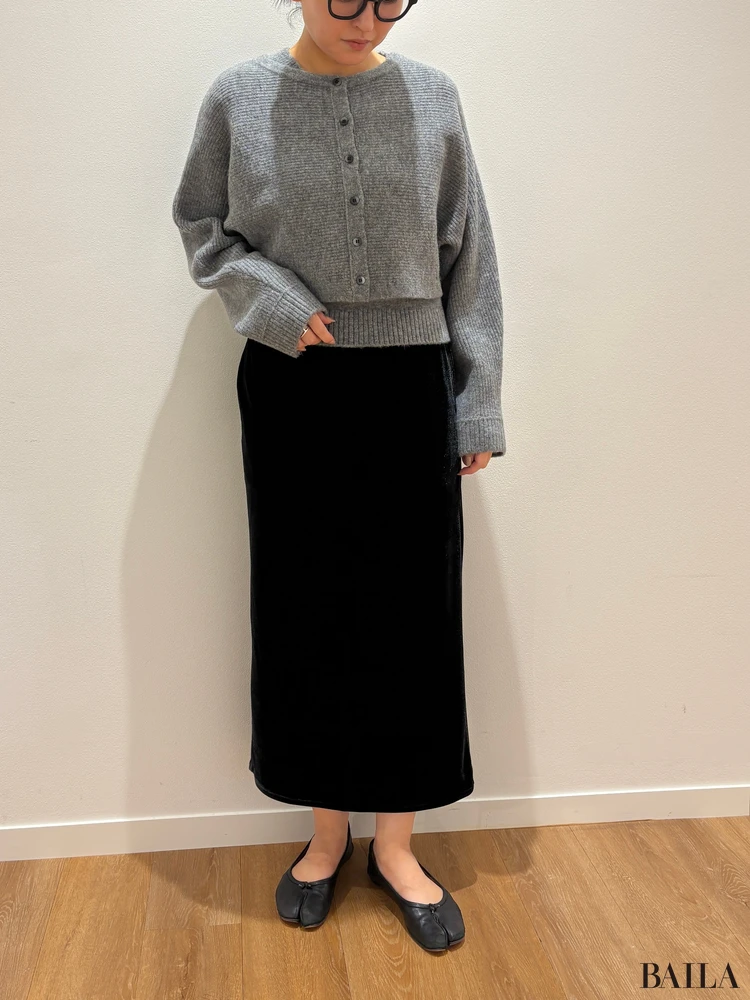 GU「パフニット2ピースカーディガン」「ベロアナローマキシスカートZ+E」