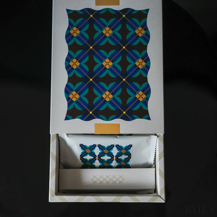 トーキョー煎餅の煎餅サンド「プラリネチョコ」