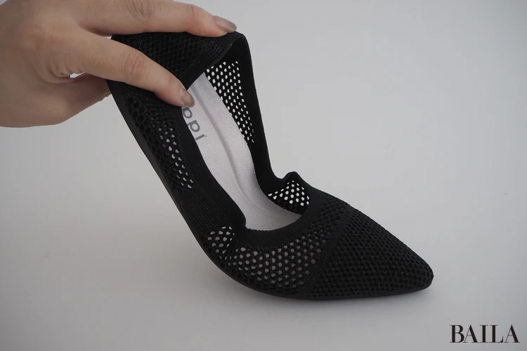 素材・質感:黒なのに重く見えない、透明感がすごい!