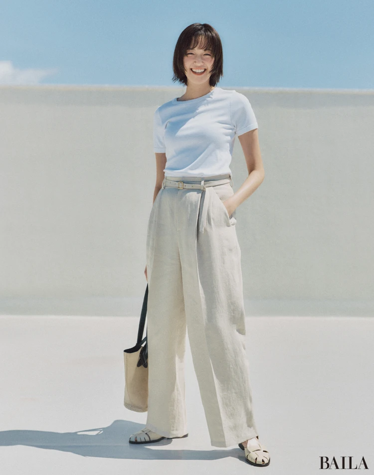 ゆったりしたワイドパンツでワンツーコーデに抜け感をゆったりしたワイドパンツでワンツーコーデに抜け感を