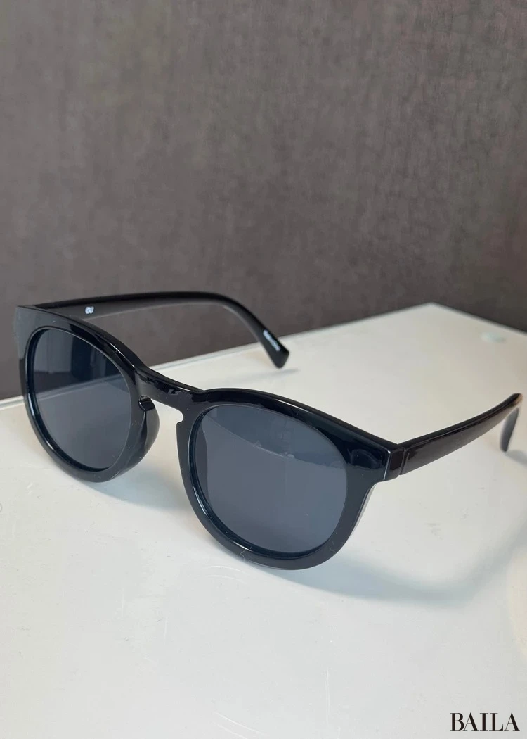 【2025夏の最新サングラスまとめ】人気ブランドからプチプラまでスーパーバイラーズの愛用品は？_19