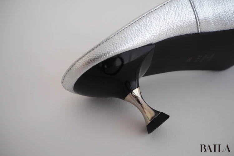 デザイン：ひとクセあるメッキヒールが、おしゃれ偏差値を底上げ！