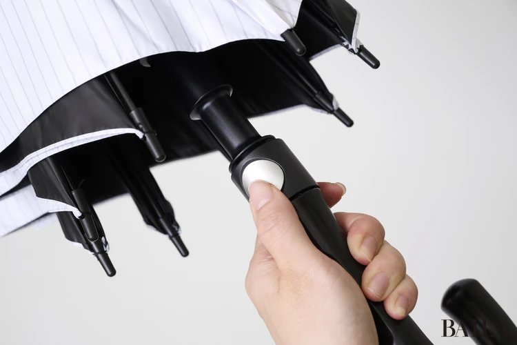 ワンプッシュOPENでスムーズに使える。日常での扱いやすさが魅力