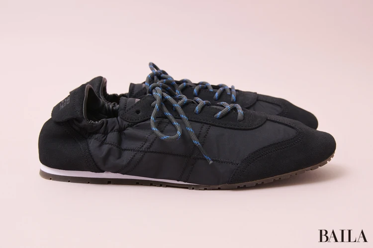 オニツカタイガーのスニーカー　歩きやすい　PLABALA