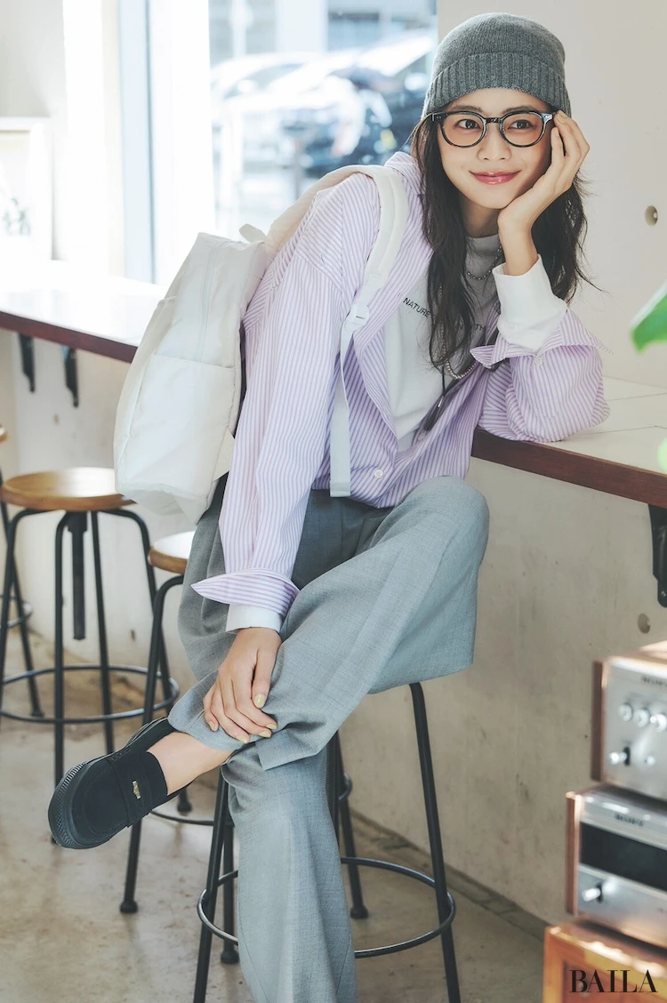 コットンT×とろみパンツをカジュアル顔のローファーで受け止めて