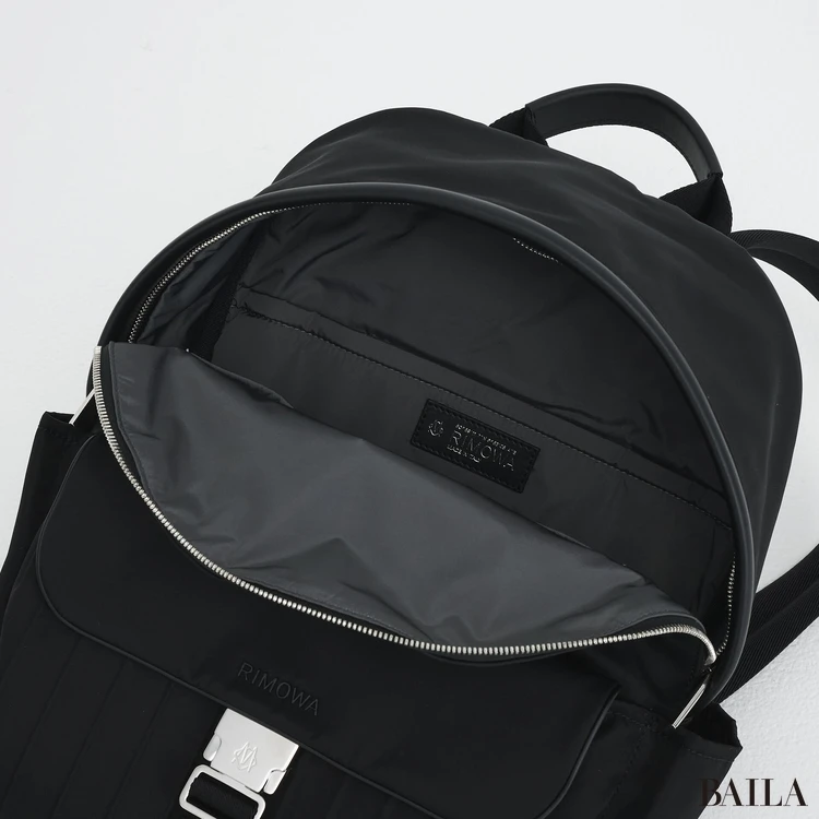 リモワ　リュック　内側