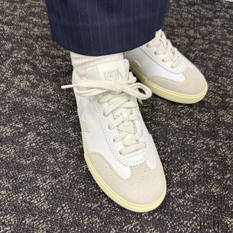 VEJA(ヴェジャ) VOLLEY 履いた様子