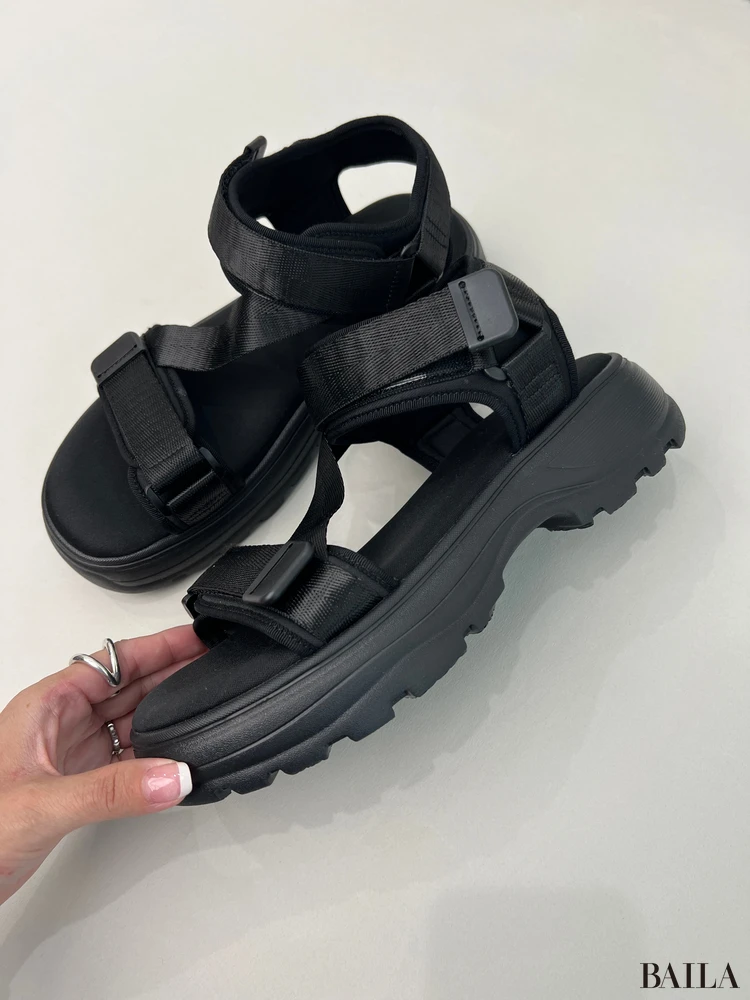 ボリュームソールテープサンダル　ブラック　サイド　ジーユー