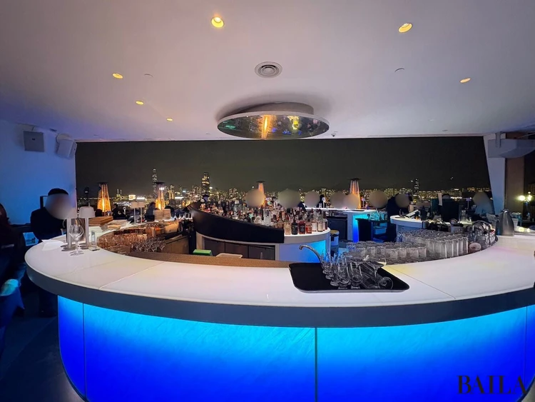 香港 夜景 銅鑼湾 コーズウェイベイ ルーフトップバー SKYE Roofbar